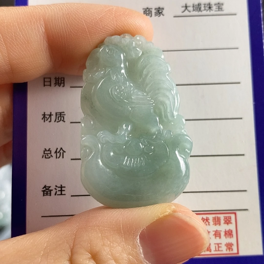 翡翠未镶嵌颈饰鸡
