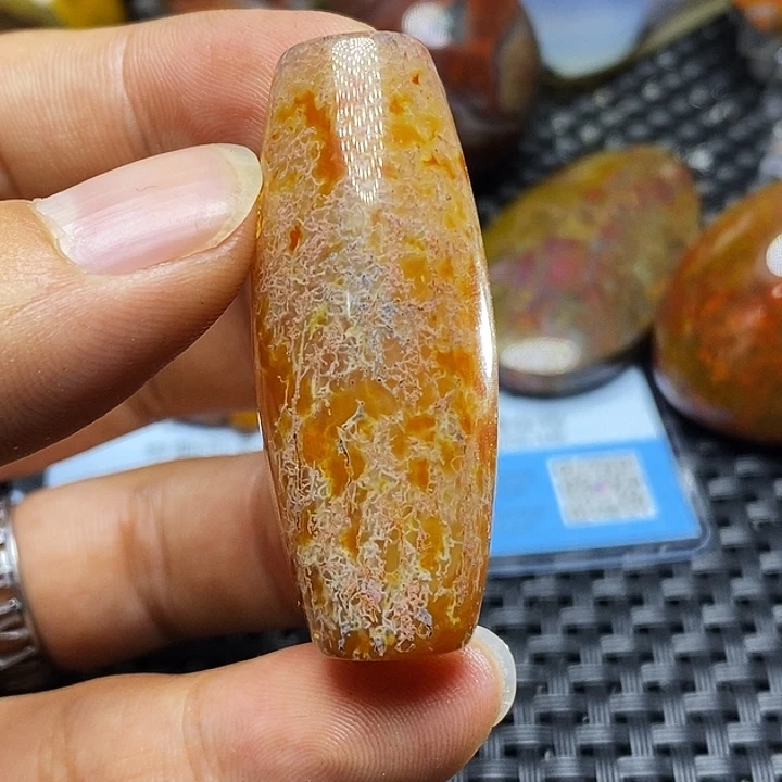 李***发玛瑙/玉髓未镶嵌颈饰