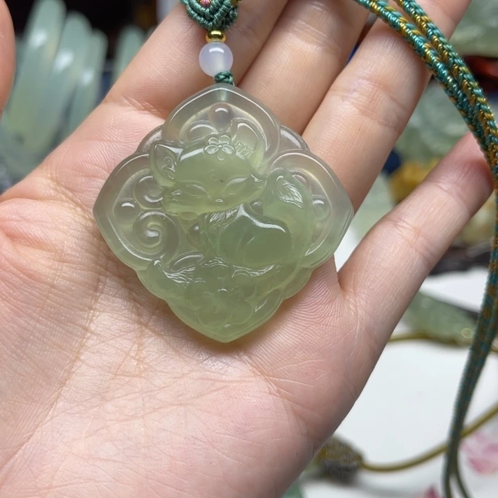 未镶嵌蛇纹石玉颈饰