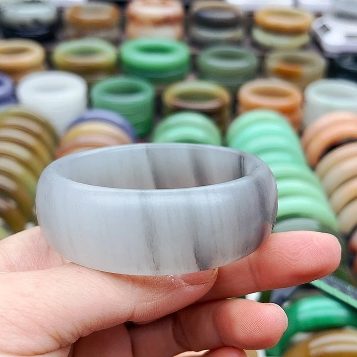 未镶嵌手镯（圆镯）石英质玉