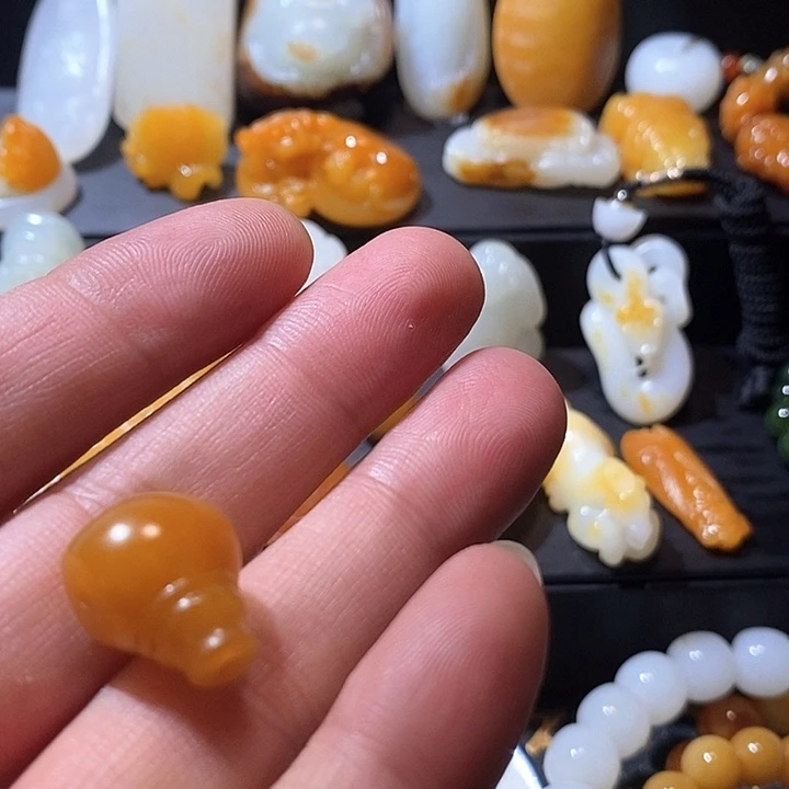 和田玉（糖玉）未镶嵌颈饰