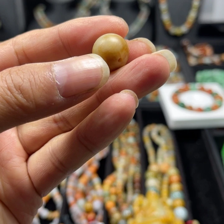 翡翠未镶嵌颈饰珠子