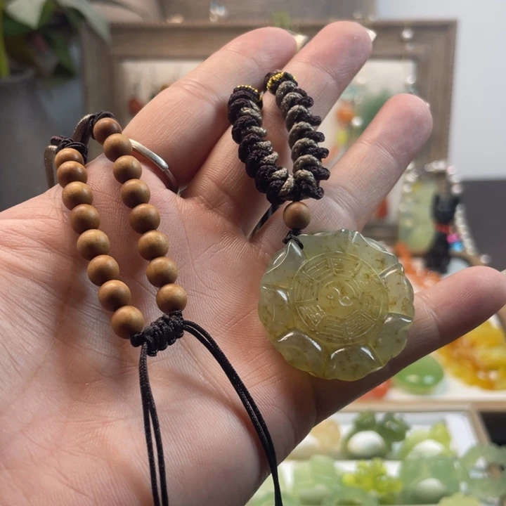 蛇纹石玉吊坠未镶嵌