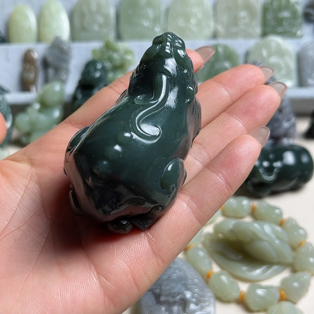 和田玉未镶嵌把件