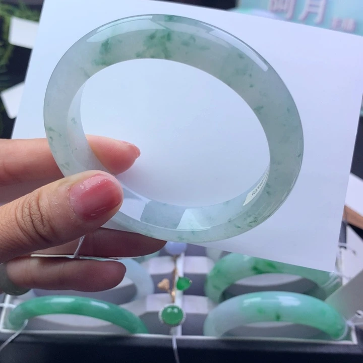 未镶嵌手镯翡翠天然翡翠手镯