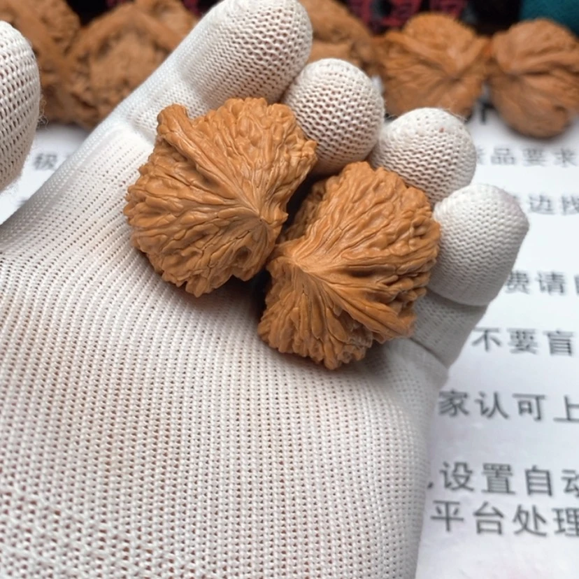 【闪购商品】把件文玩核桃18半壁绣球
