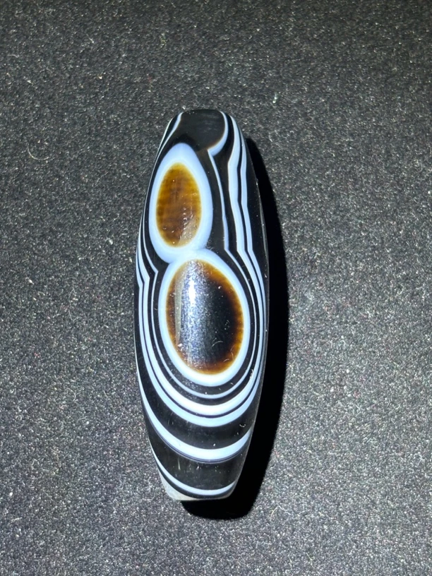 天然8字眼黑白经典水晶底玛瑙珠