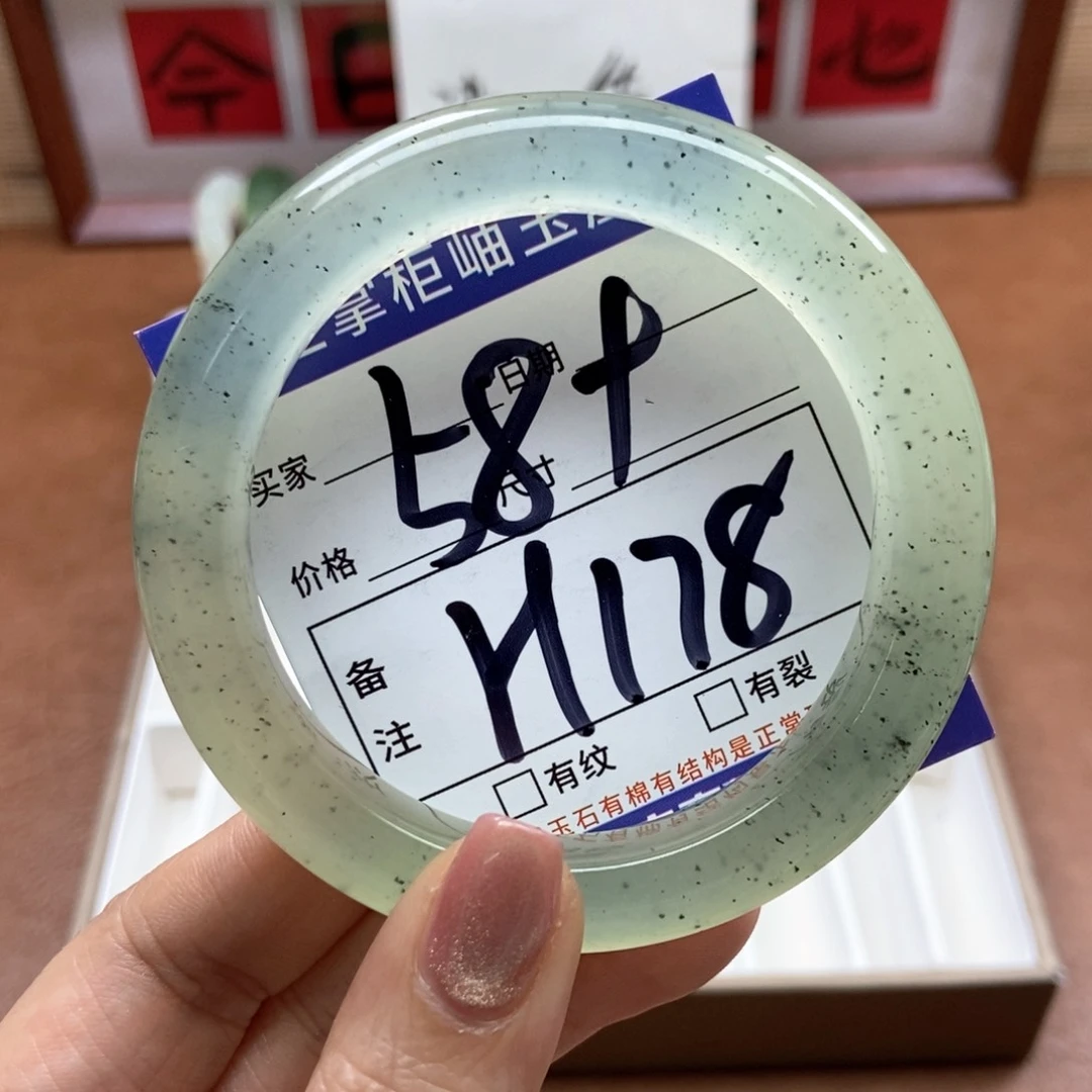 岫玉手镯手镯未镶嵌