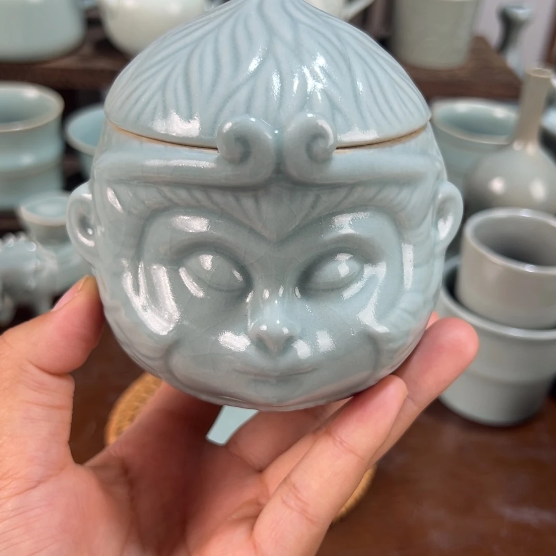 瑕卵青猴头茶叶罐。
