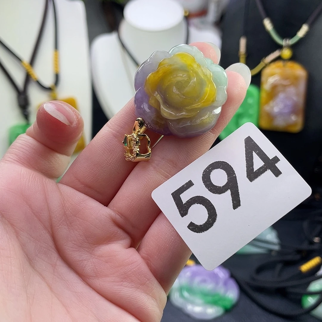 吊坠(赠链)未镶嵌翡翠