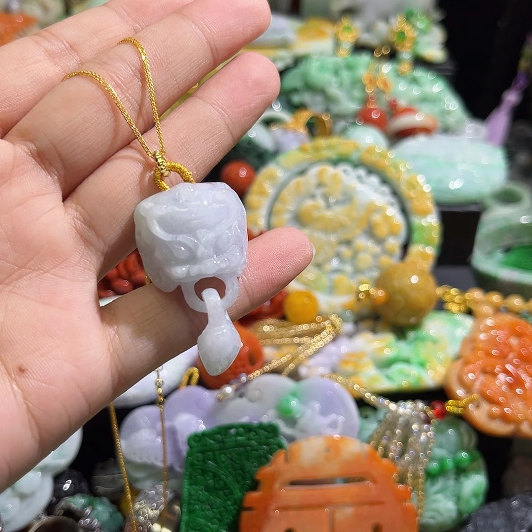 翡翠未镶嵌颈饰待编织