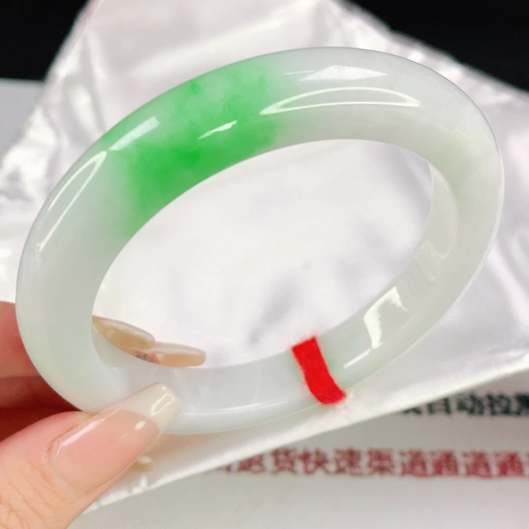 翡翠手镯未镶嵌60.7圈口