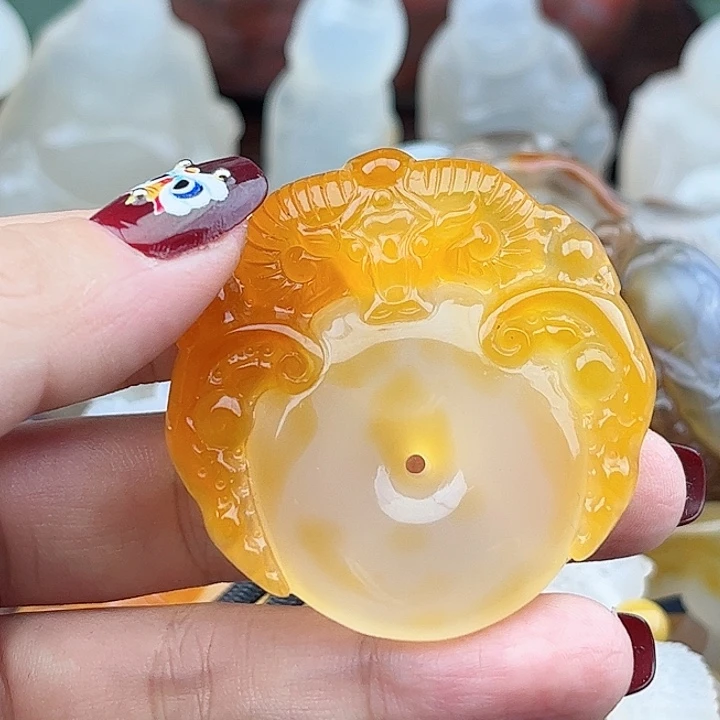玛瑙手饰未镶嵌?***木
