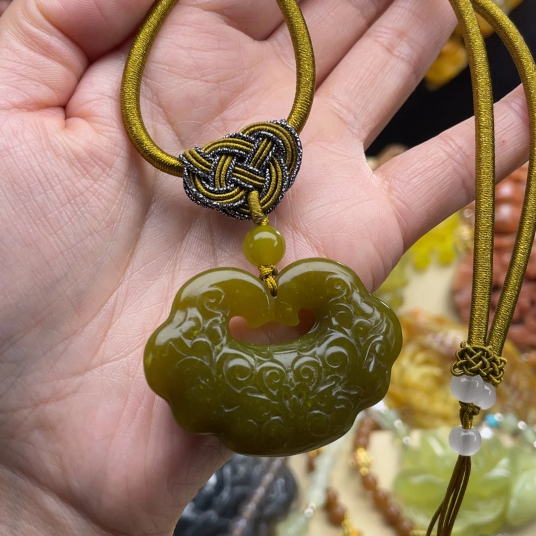 未镶嵌蛇纹石玉颈饰