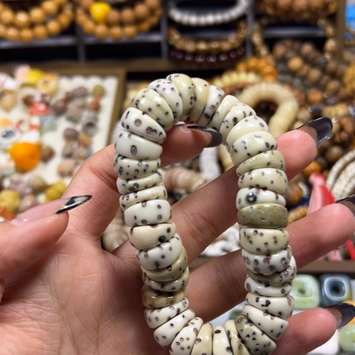 姚***姚菩提根/象牙果吊坠大肠一个