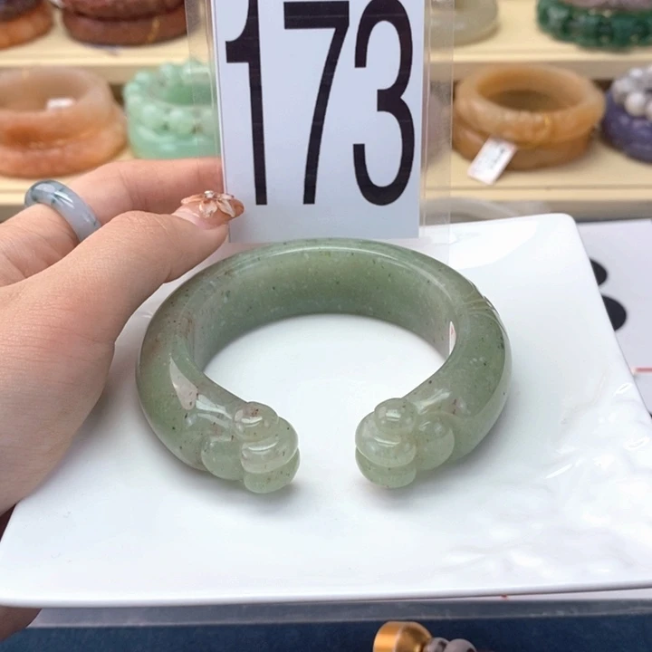 石英岩玉未镶嵌手镯