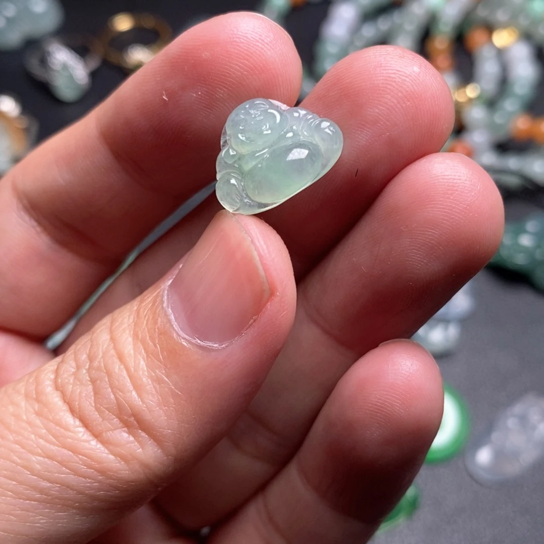 翡翠颈饰未镶嵌佛