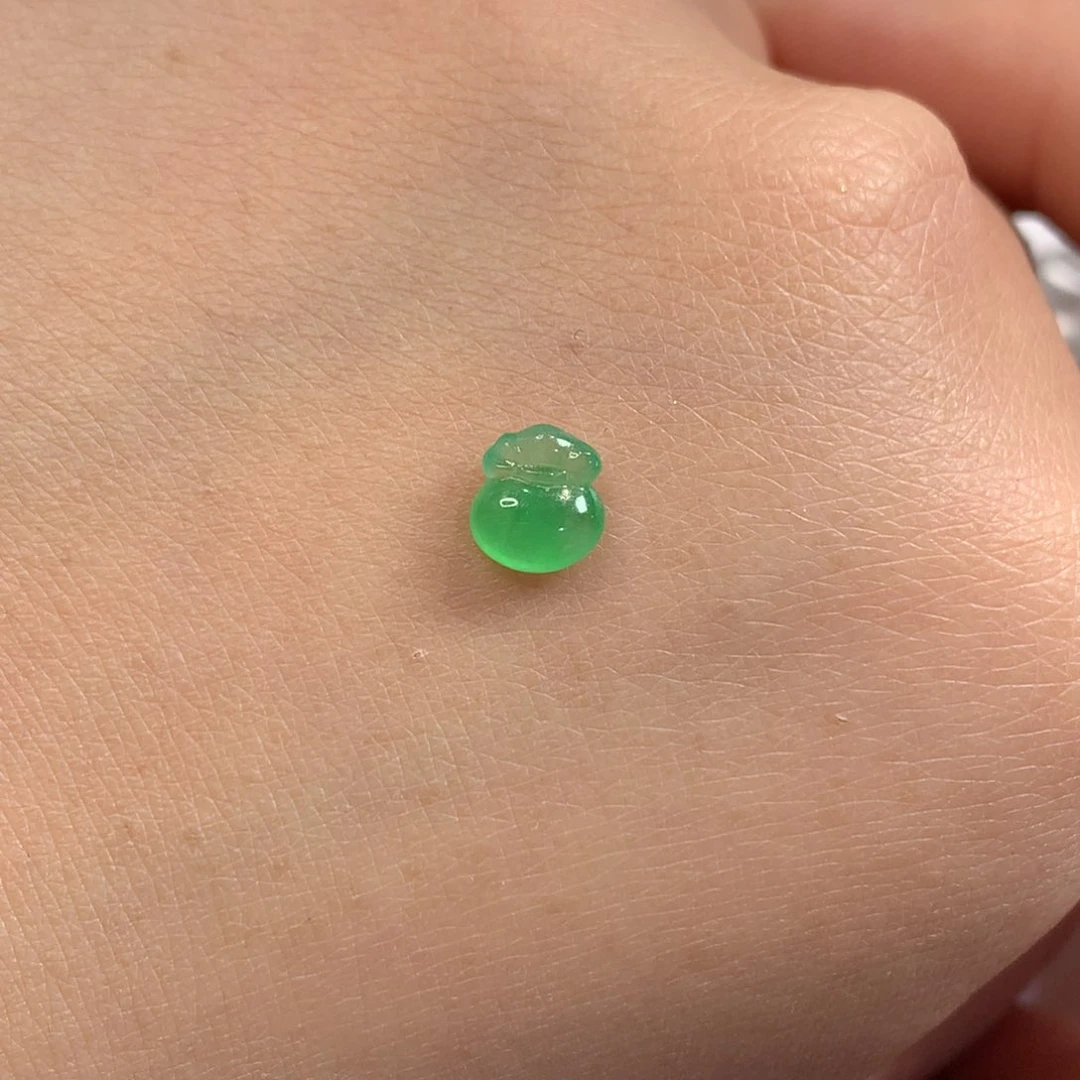 翡翠未镶嵌颈饰福袋