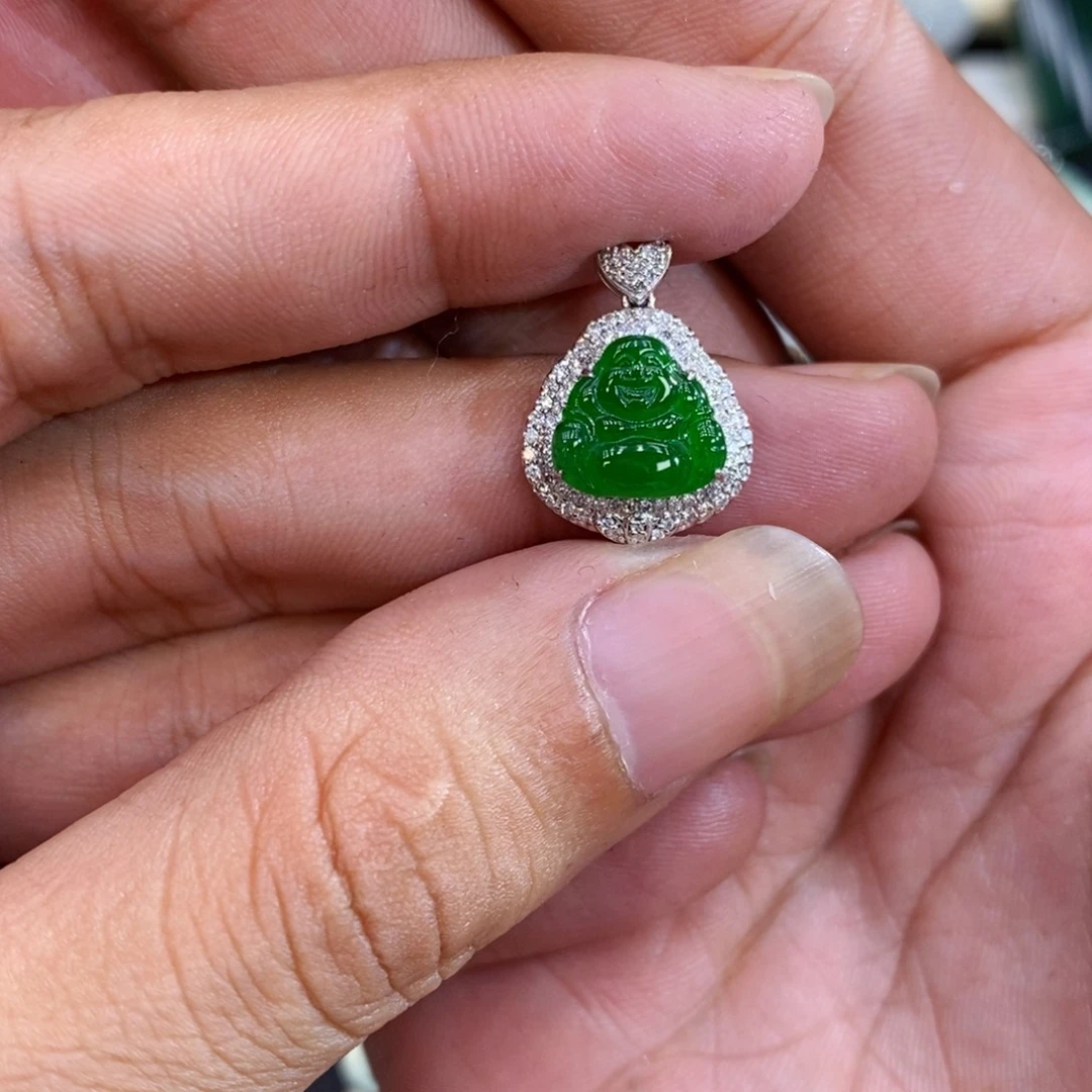 翡翠18K金镶嵌颈饰