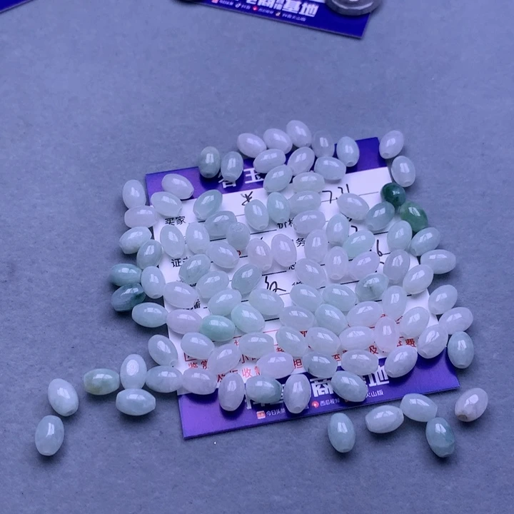 翡翠挂件未镶嵌半*儿