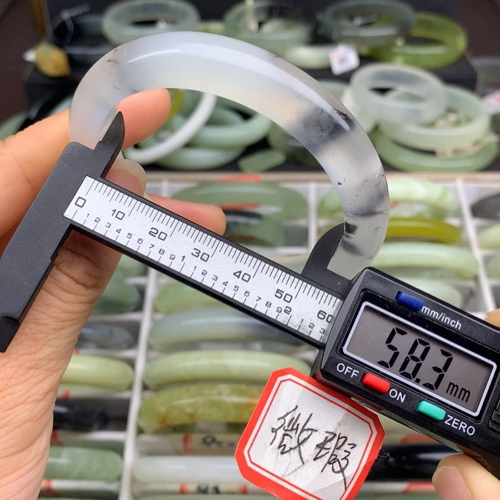 蛇纹石玉未镶嵌手镯931