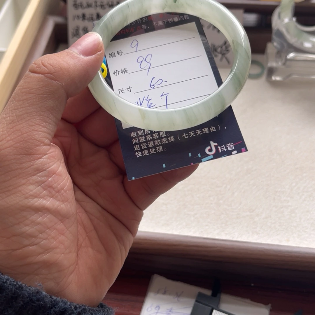 【闪购商品】石英质玉手镯未镶嵌炸**蛋9.60