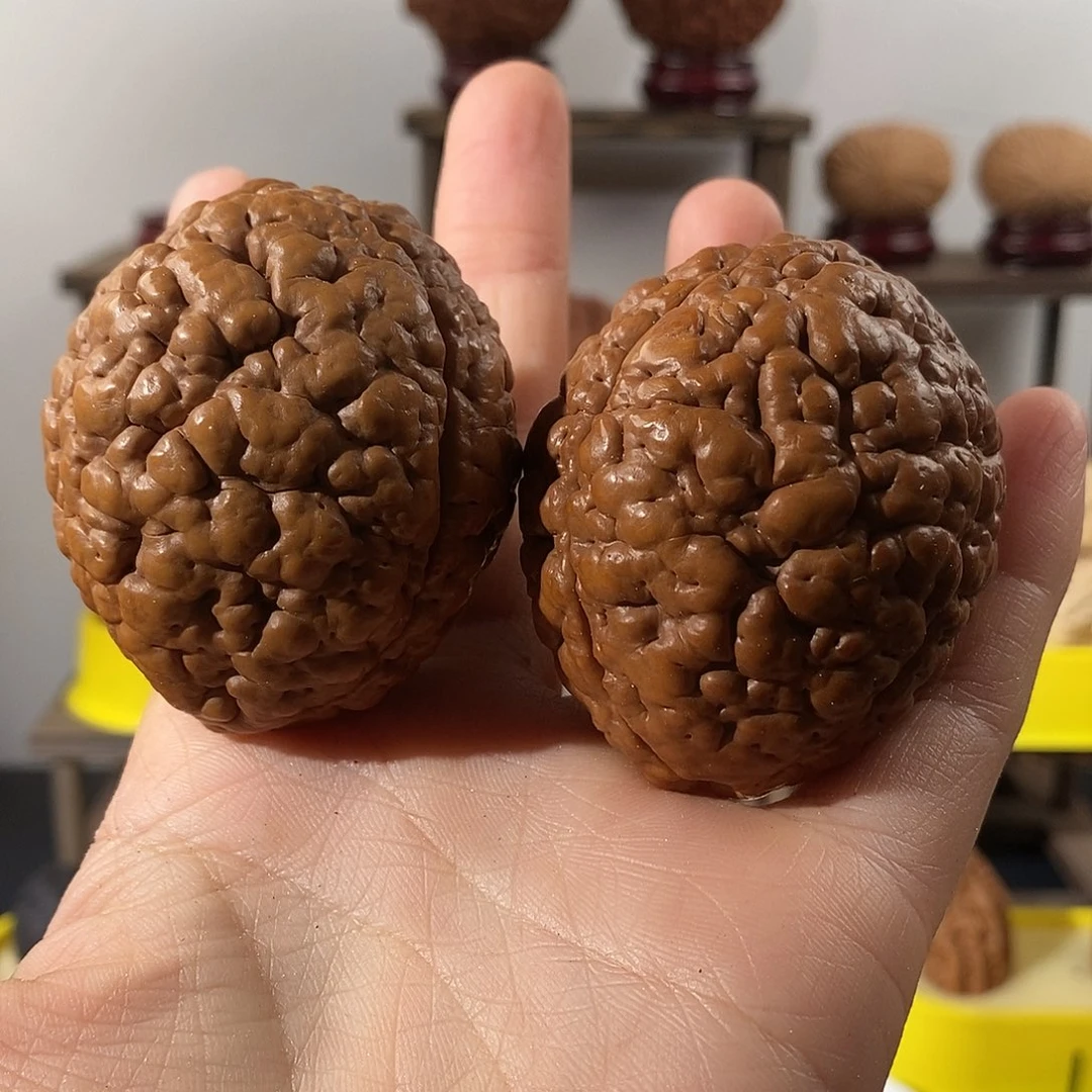 吊坠文玩核桃三瓣脑纹金刚练手微色4554