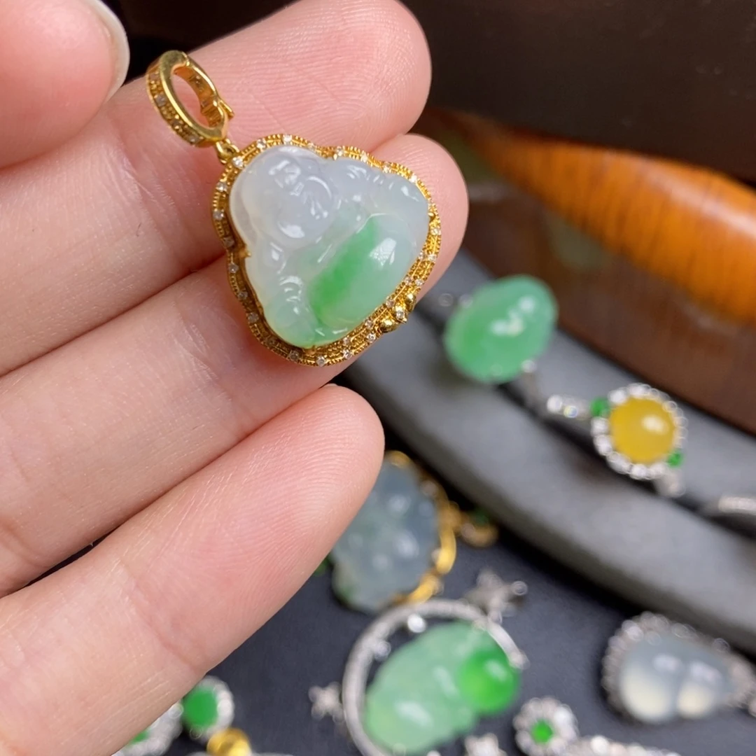 翡翠颈饰18K金镶嵌18Ｋ金佛公吊坠