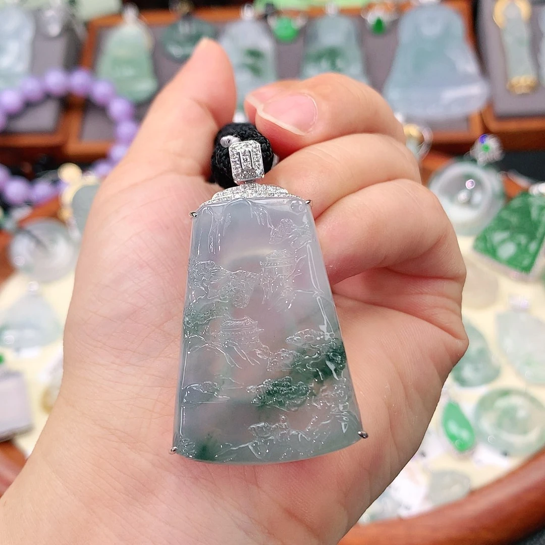 翡翠18K金镶嵌颈饰山水牌