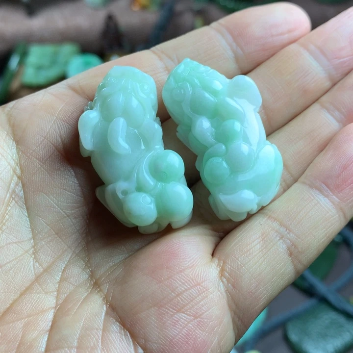 翡翠未镶嵌吊坠(赠链)w*h