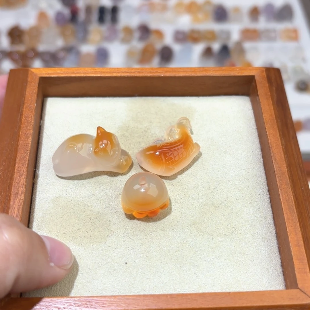 玛瑙/玉髓颈饰未镶嵌白*?