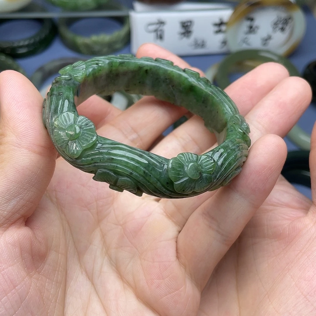未镶嵌手镯和田玉（碧玉）梅花镯55mm，哑光抛光