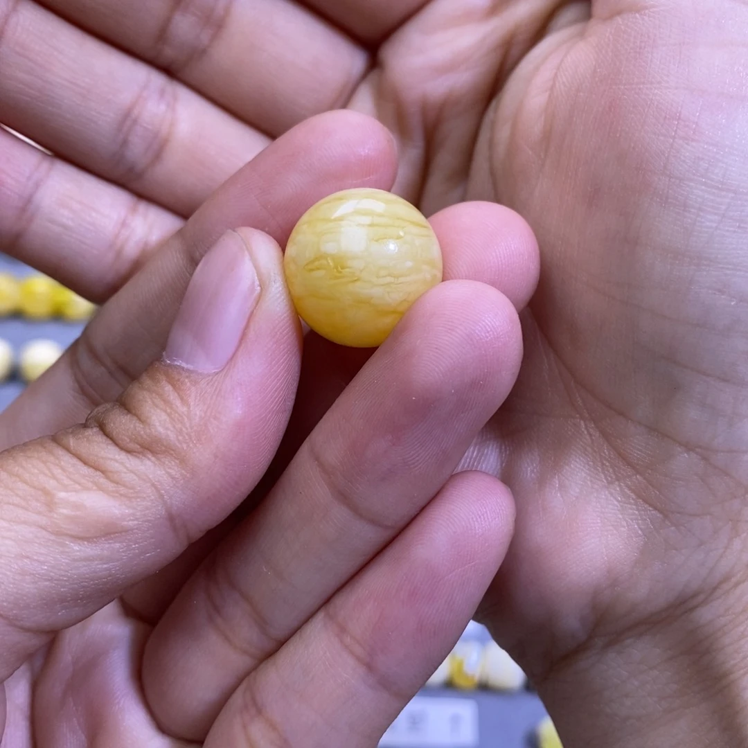 未镶嵌琥珀珠宝奇石?**?