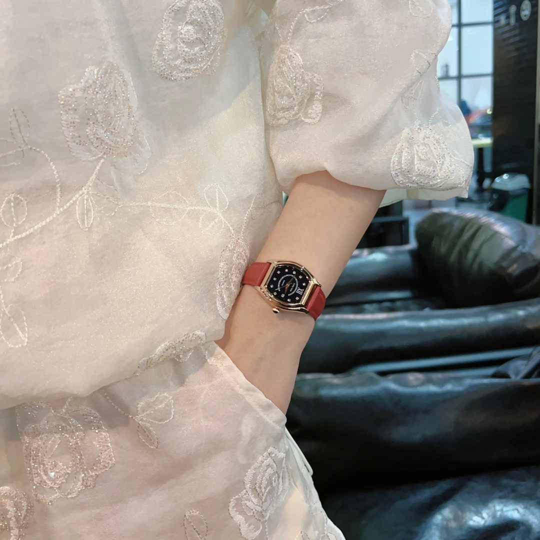 Coliy Kiss酒桶形星空面轻奢经典时尚优雅女款女生腕表防水手表