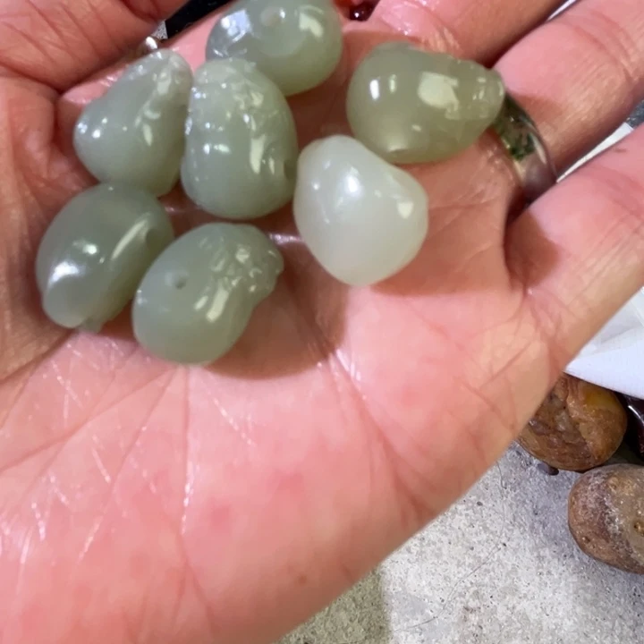 ****青玛瑙/玉髓未镶嵌珠宝奇石