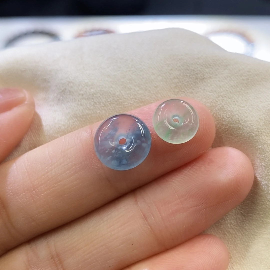 翡翠未镶嵌挂件一对小肉扣