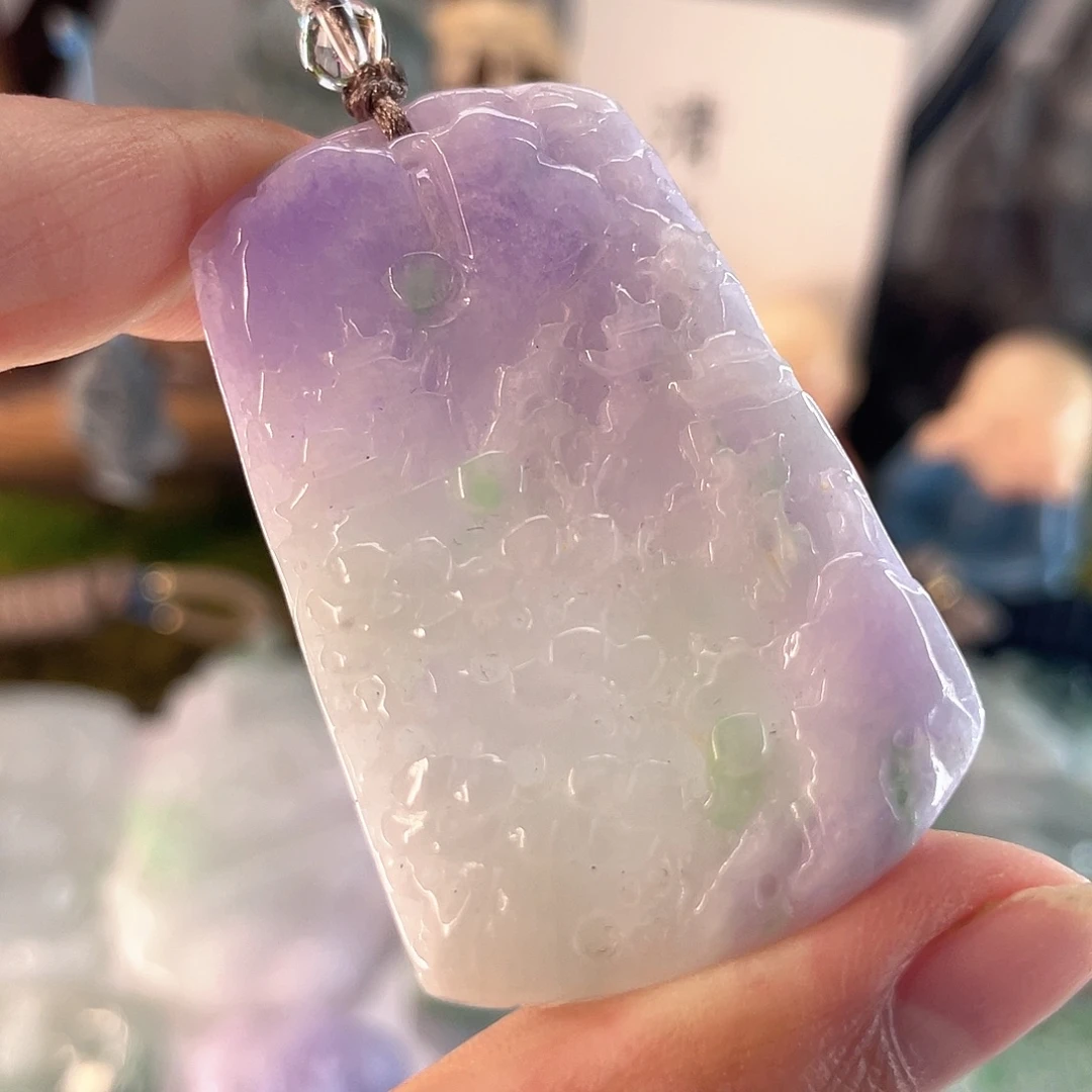 翡翠未镶嵌颈饰山水