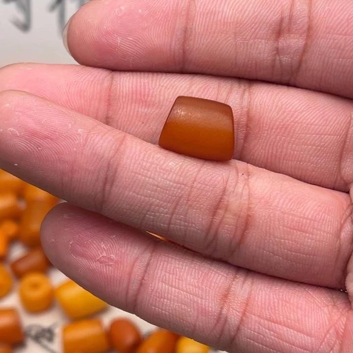 卢***佳琥珀未镶嵌裸石蜜蜡马蹄