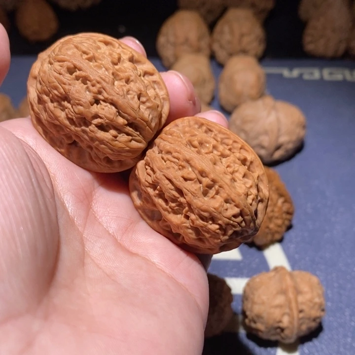 文玩核桃吊坠野生鸡心