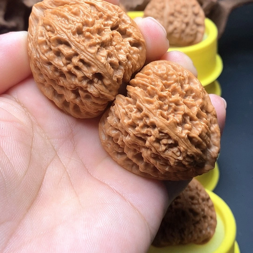 文玩核桃把件编号06三角疆43