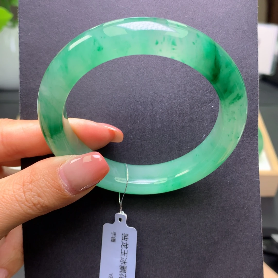 石英质玉（非洲翠）未镶嵌手镯