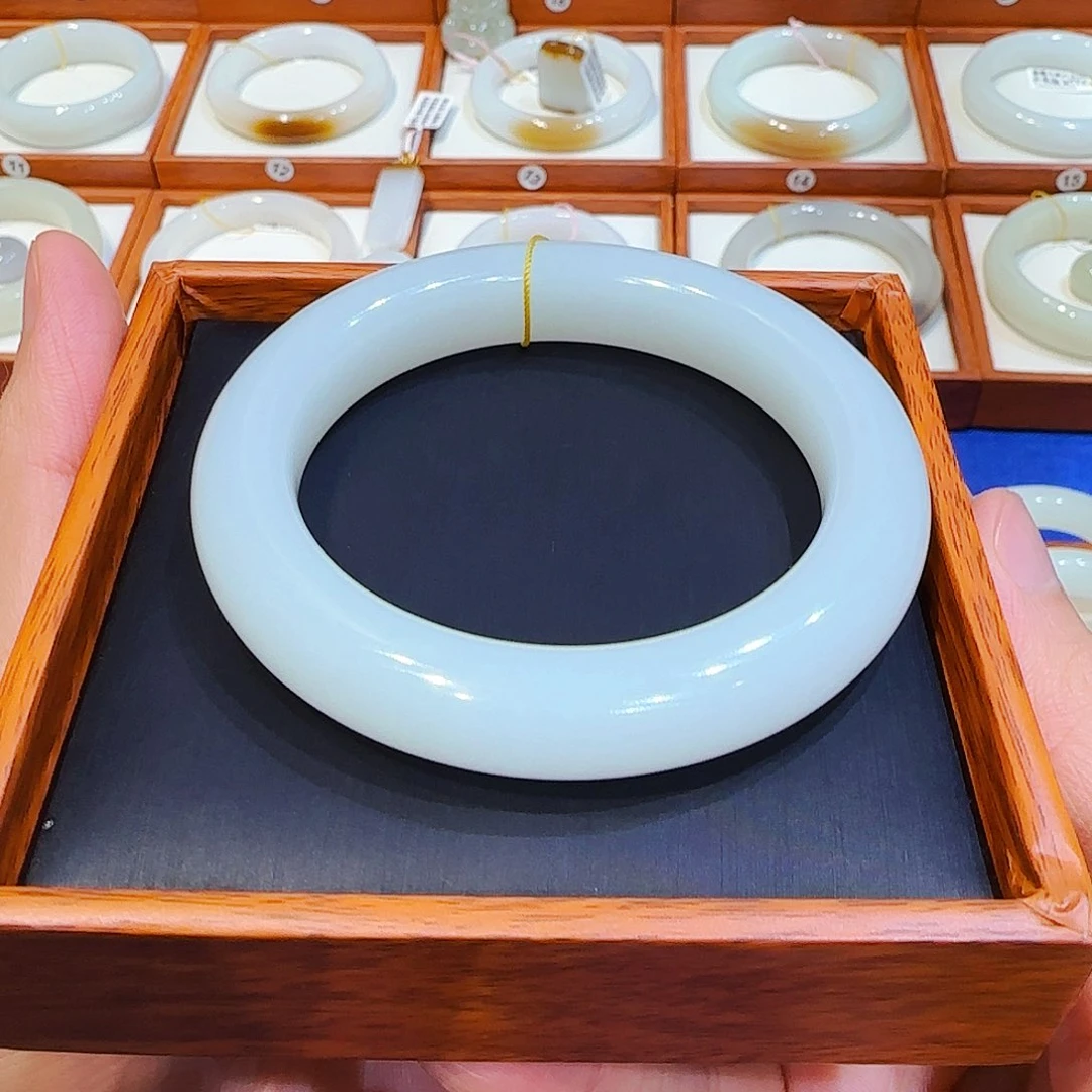 巡***l和田玉手镯未镶嵌羊脂白玉59