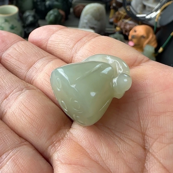 和田玉未镶嵌颈饰晴*。