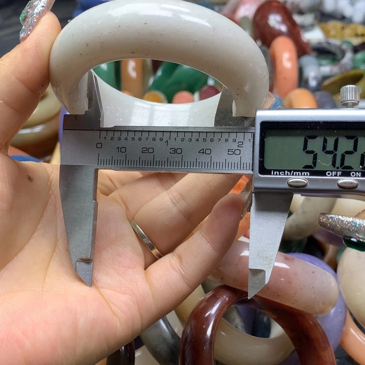 未镶嵌手镯石英质玉