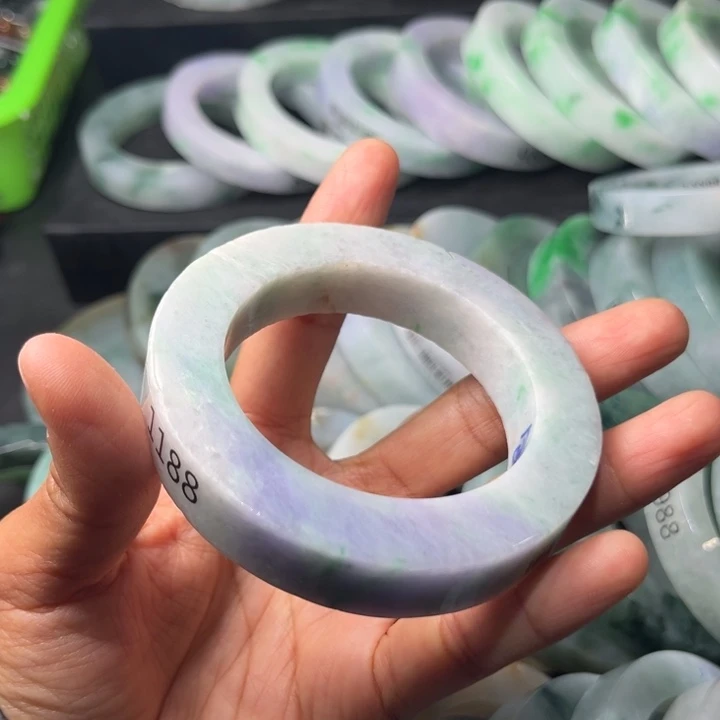 定制翡翠未镶嵌手镯