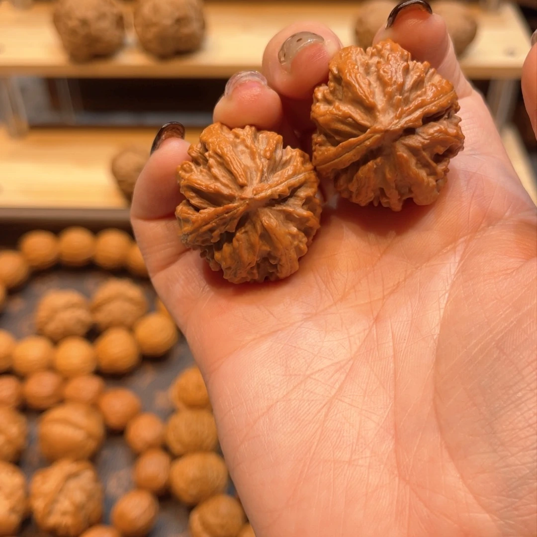 文玩核桃把件粗筋龙爪纹