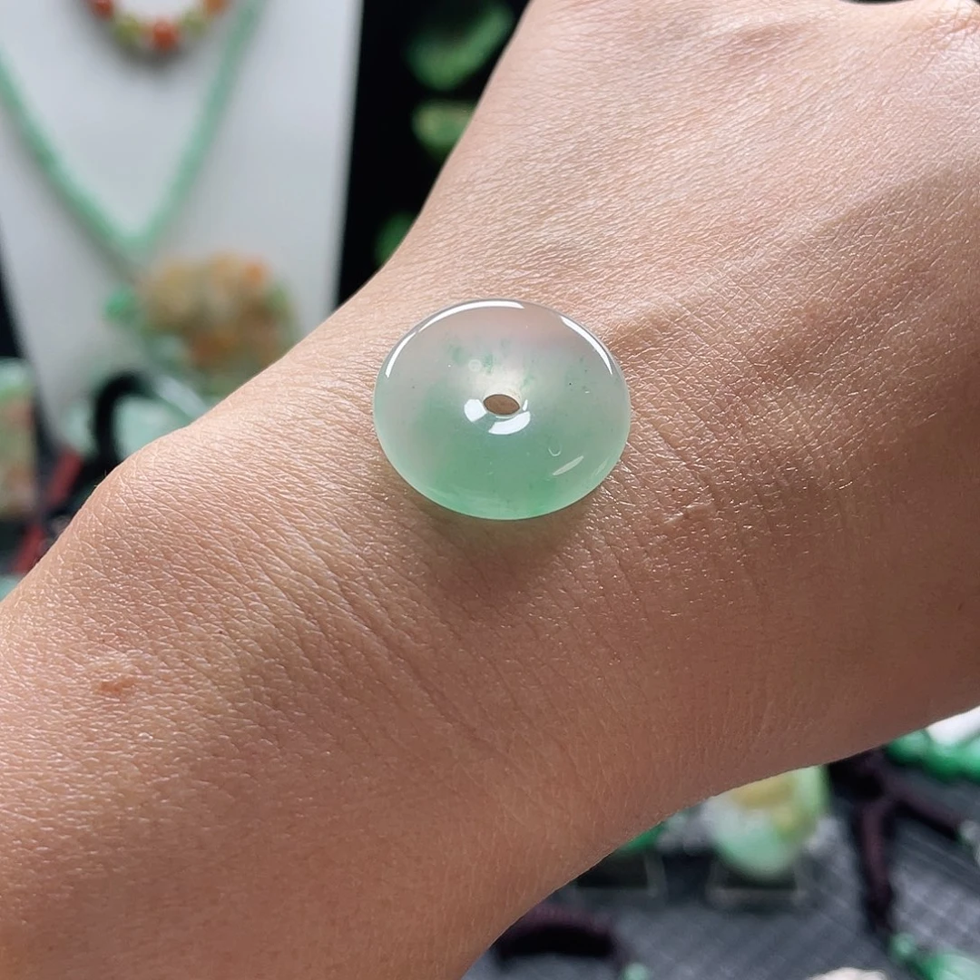 石英质玉（非洲翠）未镶嵌吊坠