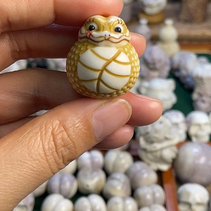 张**泼配饰鹿角雕刻一个出清版