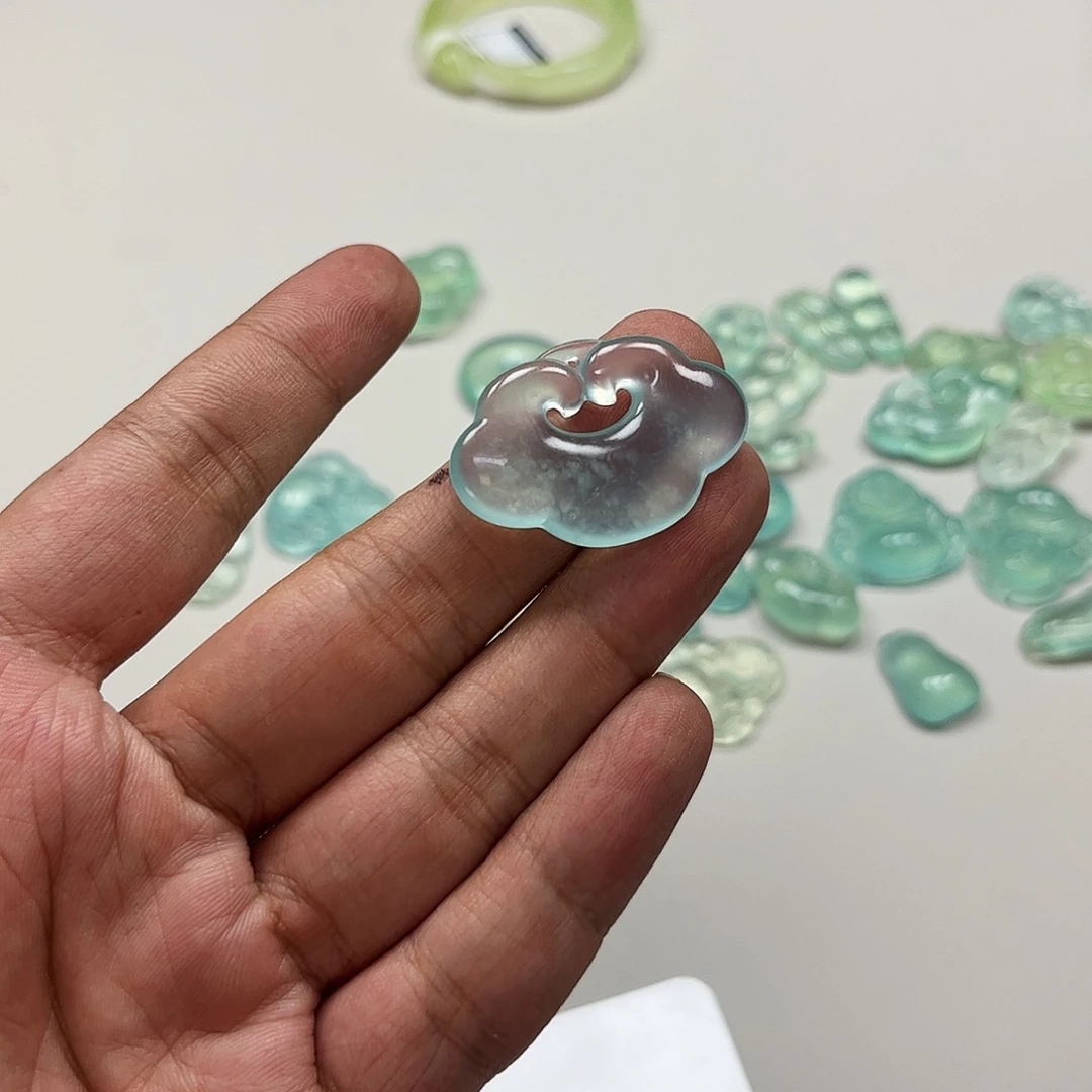 未镶嵌蛇纹石玉吊坠