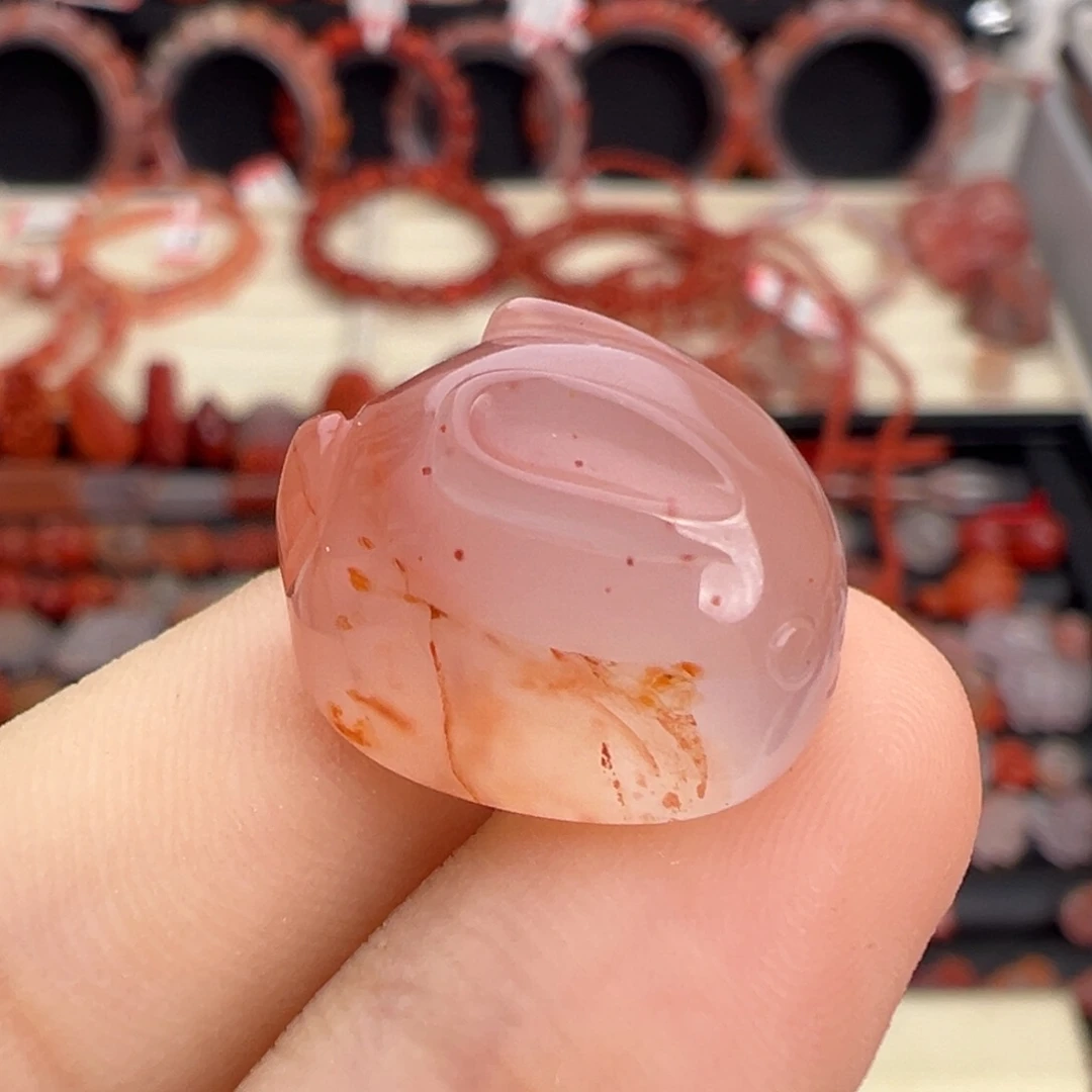 南红玛瑙未镶嵌颈饰平板兔